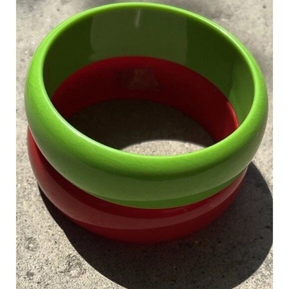 Vintage Red and Green Bangle Bracelet Lucite 1960s Women’s Sz 8” - Picture 3 of 14